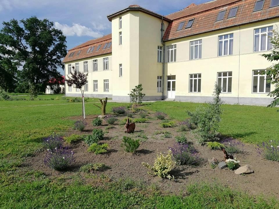 Fig. 3. Centrul Româno-German de Pregătire și Perfecționare Profesională  în Domeniul Agriculturii din Voiteg în anul 2019 (fotografie originală din arhiva personală)
